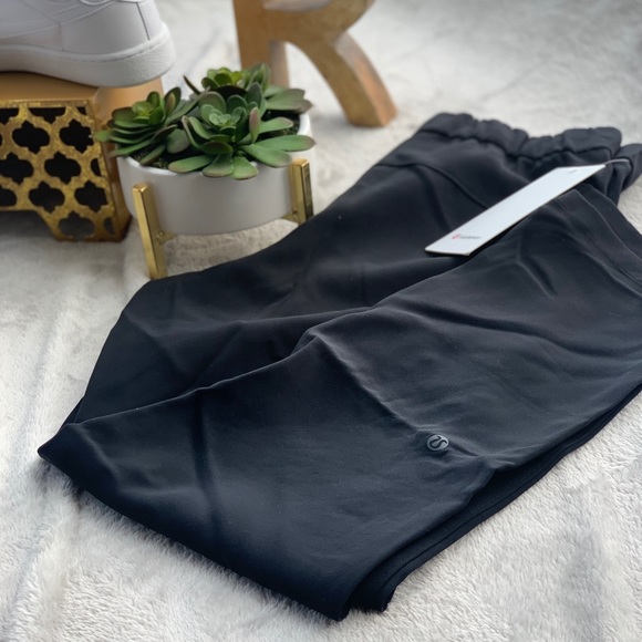 Lululemon On the fly 7/8 pant black - Picture 2 of 6